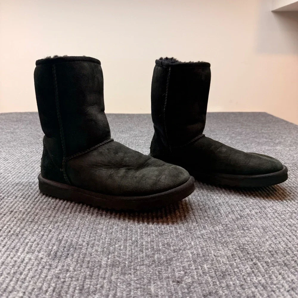 UGG Australia Classic Short Boots Womens Size 8 Black Suede‎ Sheepskin Cozy